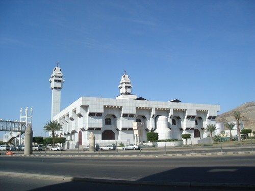 Masjid Al-Taneem